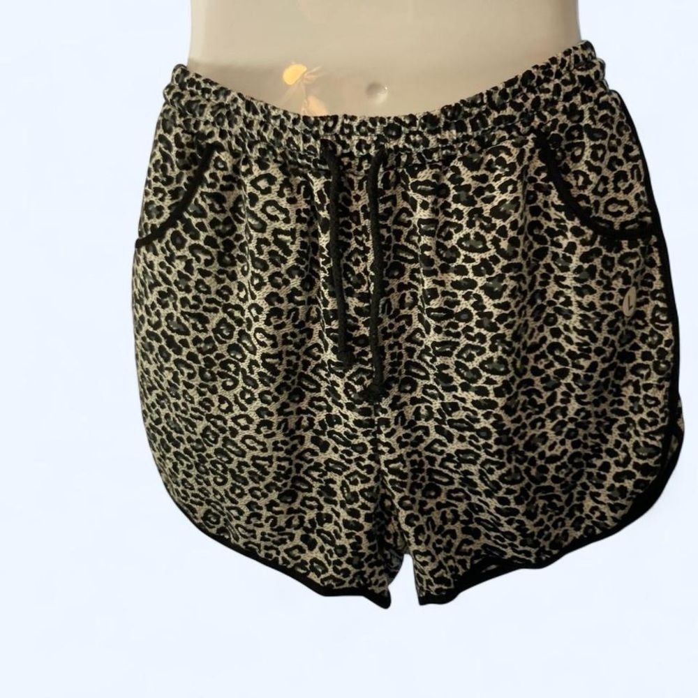 Leopard print black grey & white shorts L